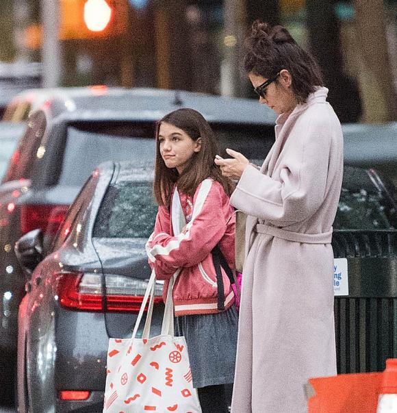 diễn viên, katie holmes, suri cruise, con gái tom cruise, sao hollywood