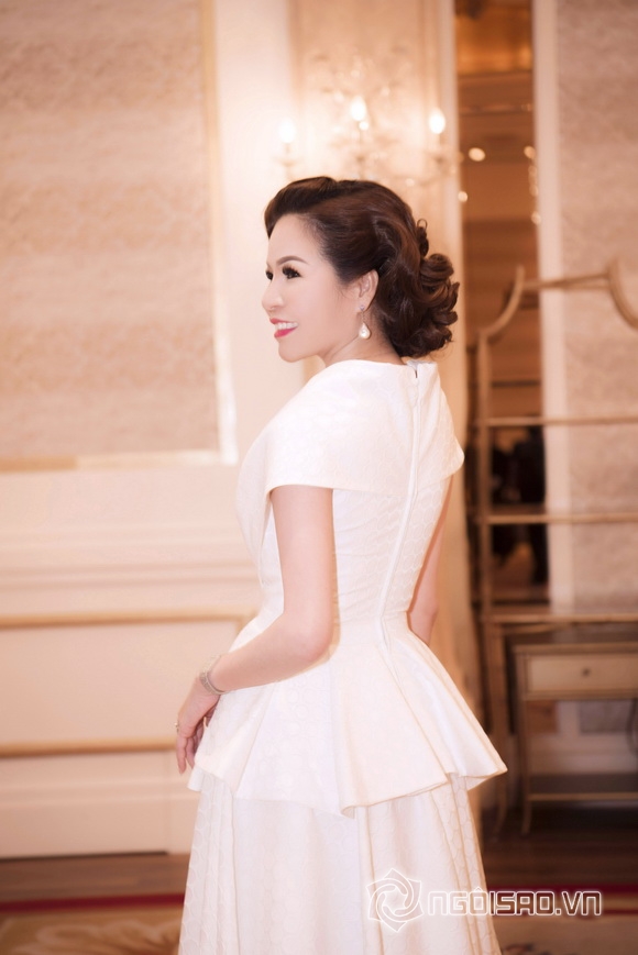 bui-thi-ha-2310-12-ngoisao.vn-w580-h869 1 Bùi Thị Hà, Đêm hội chân dài 12, Sao việt