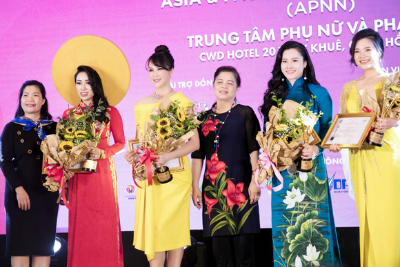 dien-vien-thanh-mai-2510-4-ngoisao.vn-w580-h387 3 MC Thanh Mai, sao việt, Thẩm mỹ viện BB Thanh Mai