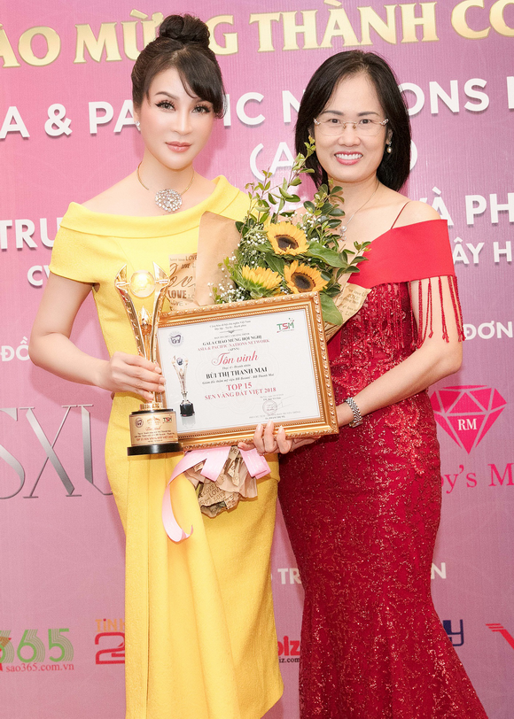 mc-thanh-mai-2510-4-ngoisao.vn-w580-h812 2 MC Thanh Mai, Sen Vàng Đất Việt 2018, Thẩm mỹ viện BB Thanh Mai