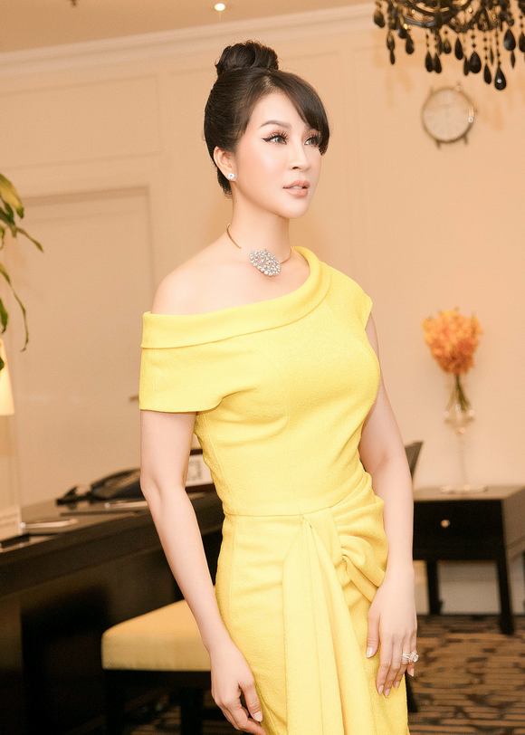 mc-thanh-mai-2510-6-ngoisao.vn-w580-h812 0 MC Thanh Mai, Sen Vàng Đất Việt 2018, Thẩm mỹ viện BB Thanh Mai