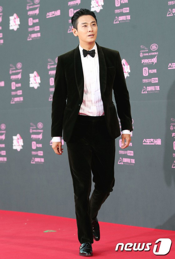 Seohyun,Son Ye Jin, Jung Hae In, thảm đỏ The Seoul Awards