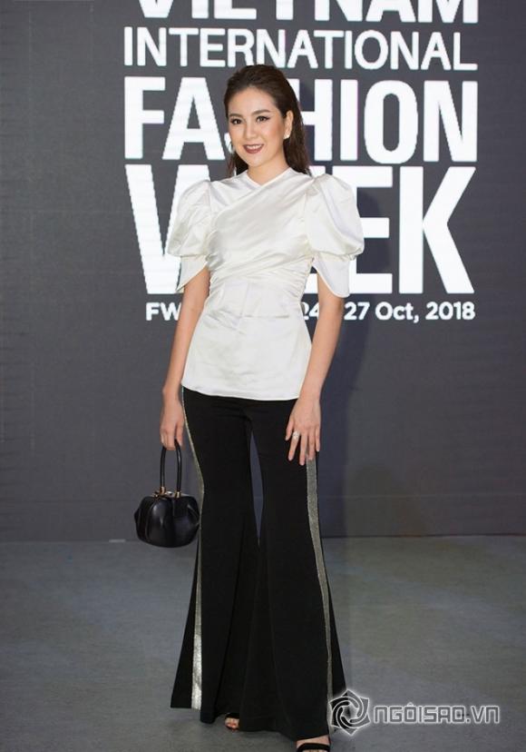 Hoa hậu mỹ linh,á hậu huyền my,huyền my khoe ngực đầy