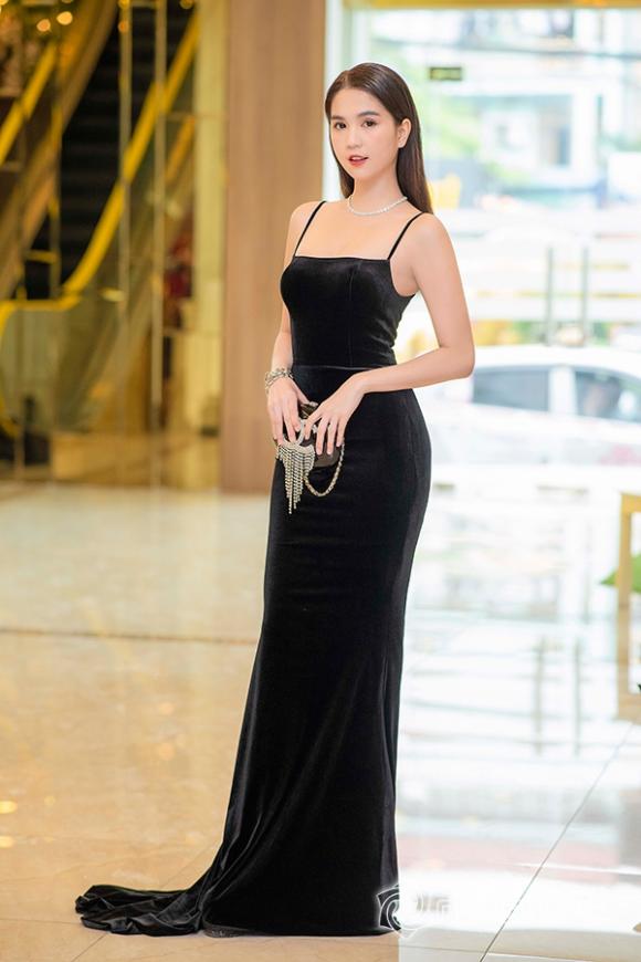 hnn5746-ngoisao.vn-w600-h900 16 Nữ hoàng nội y ngọc trinh,ngọc trinh biến hóa,hoa hậu stella chang