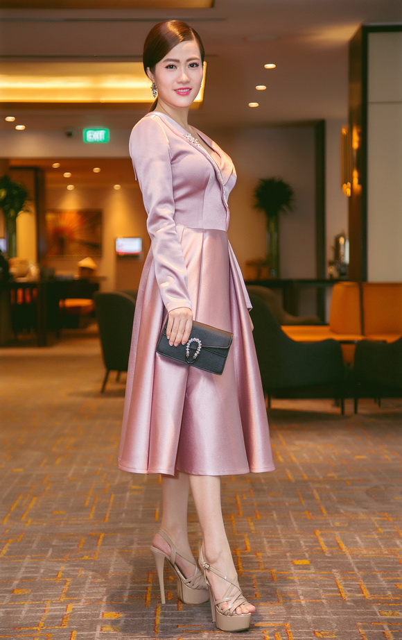 Á hậu Ngô Thu Phương, MC Quỳnh Chi, Sao Việt