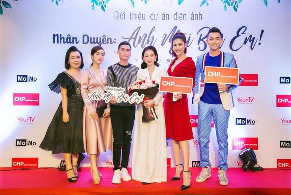 Á hậu Ngô Thu Phương, MC Quỳnh Chi, Sao Việt