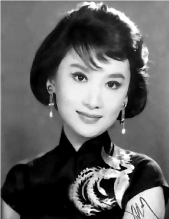 Kim Dung, Kim Dung qua đời, vợ của Kim Dung, Sao hoa ngữ