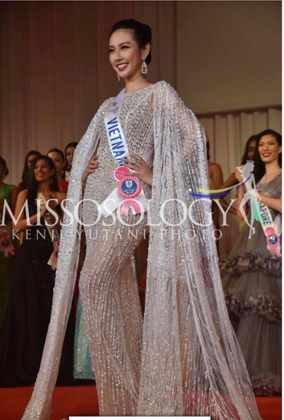 Miss International,Nguyễn Thúc Thùy Tiên,Thùy Tiên suýt ngã khi mặc quốc phục