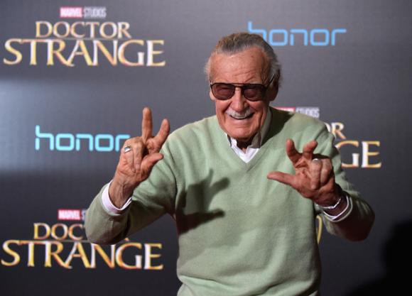 cha đẻ của siêu anh hùng,nhà sáng lập Marvel,Stan Lee qua đời