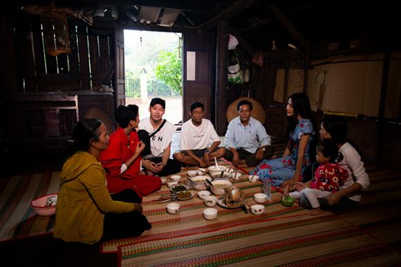 H’Hen Niê, Hoàng Thùy, sao Việt