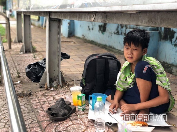 cau-chuyen-ve-cau-be-13-tuoi-1511-4-ngoisao.vn-w580-h435 9 MC Tấn Tài, Gương mặt truyền hình 2018