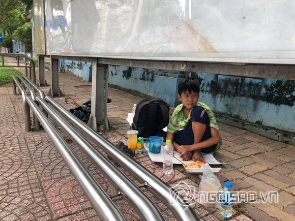 cau-chuyen-ve-cau-be-13-tuoi-1511-5-ngoisao.vn-w580-h435 8 MC Tấn Tài, Gương mặt truyền hình 2018