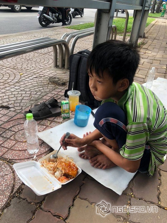 cau-chuyen-ve-cau-be-13-tuoi-1511-8-ngoisao.vn-w580-h773 5 MC Tấn Tài, Gương mặt truyền hình 2018