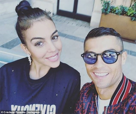 Cristiano Ronaldo, Georgina Rodriguez, Cristiano Ronaldo đính hôn