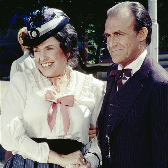 diễn viên, Katherine MacGregor, ngôi nhà nhỏ trên thảo nguyên, sao hollywood