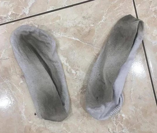 Cô gái kiếm tiền khủng từ bán tất bẩn, bán tất bẩn của chính mình, tất bốc mùi 