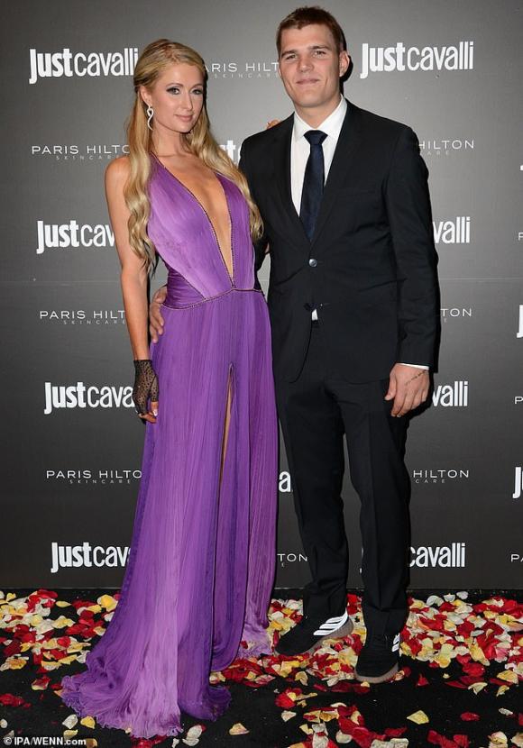 paris hilton, chris zylka, sao hollywood