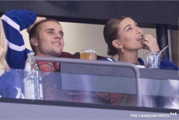 vợ chồng Justin Bieber thân mật ở sân bóng,Justin Bieber,Hailey Baldwin