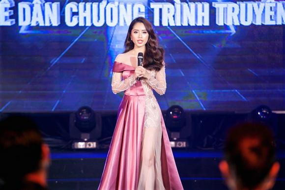 Gương mặt truyền hình 2018, Quán quân Lan Nhi, Ninh Hoàng Ngân, MC Tấn Tài