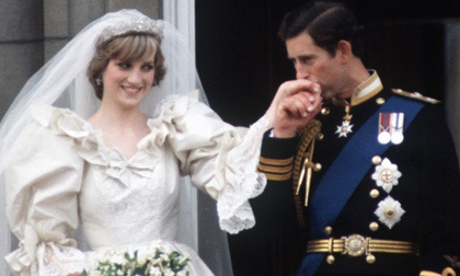 Công nương Diana,thời trang Hoàng gia