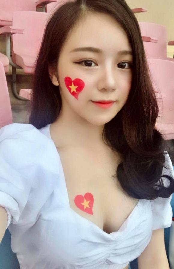 người đẹp cổ vũ bóng đá, Á hậu Huyền My, Hot girl ngủ gật, Nguyễn Ngọc Nữ, AFF Suzuki Cup 2018   