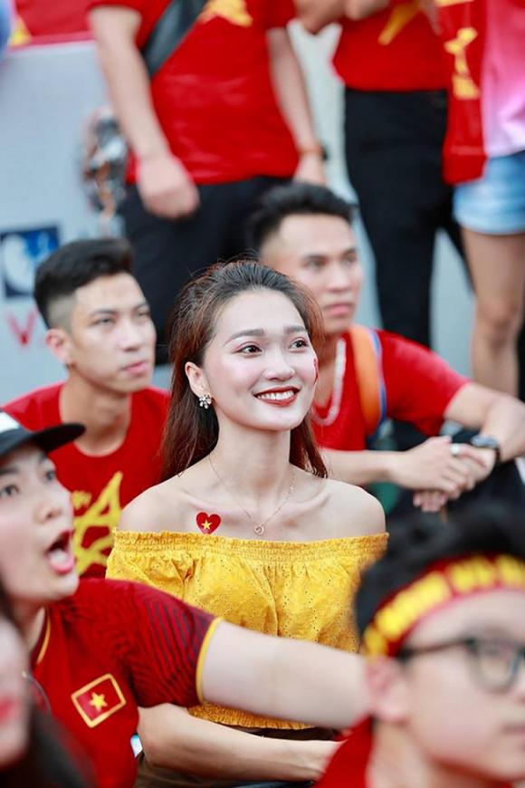 người đẹp cổ vũ bóng đá, Á hậu Huyền My, Hot girl ngủ gật, Nguyễn Ngọc Nữ, AFF Suzuki Cup 2018   