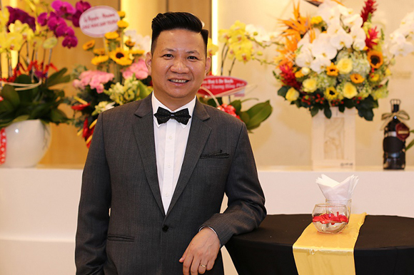 Diễn viên Ngân Khánh, Viện thẩm mỹ La Ratio, đám cưới đạo diễn Lê Minh, bác sĩ Võ Thành Trung