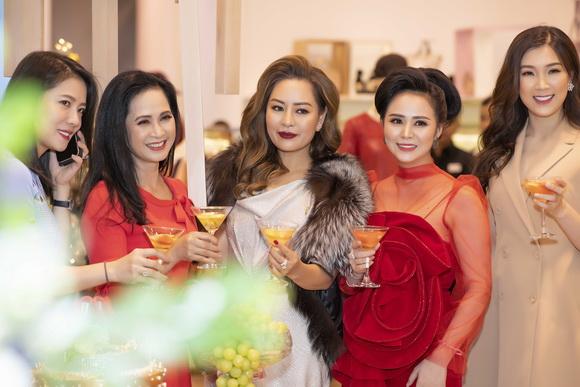 nine-west-1012-10-ngoisao.vn-w580-h387 0 Nine West, Thời trang Nine West