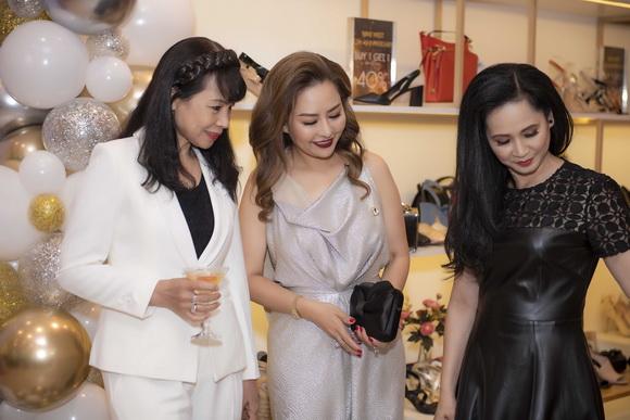 nine-west-1012-9-ngoisao.vn-w580-h387 1 Nine West, Thời trang Nine West