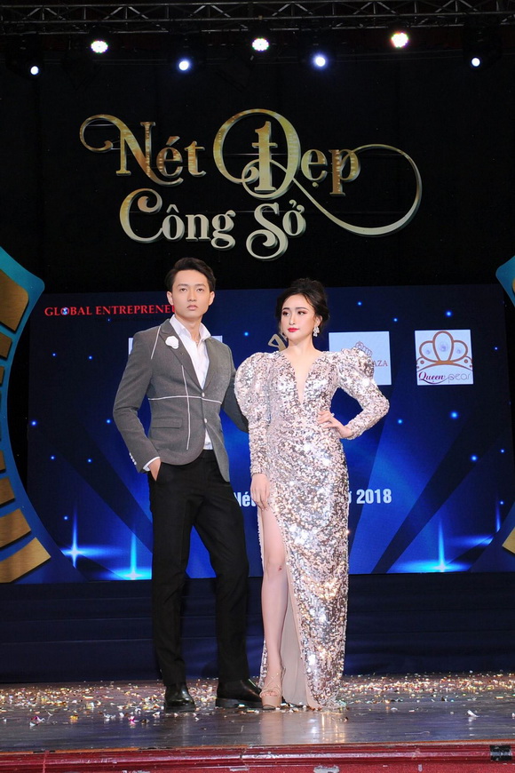 vo-hong-nhung-quang-quang-net-dep-cong-so-10-ngoisao.vn-w580-h870 0 Võ Hồng Nhung, Nét đẹp công sở 2018, sao việt