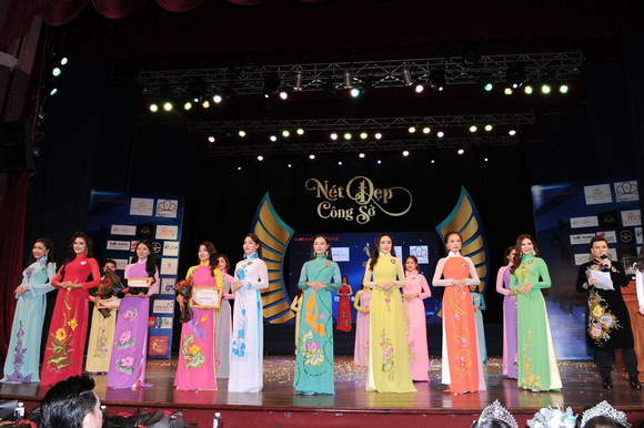 vo-hong-nhung-quang-quang-net-dep-cong-so-5-ngoisao.vn-w580-h386 5 Võ Hồng Nhung, Nét đẹp công sở 2018, sao việt