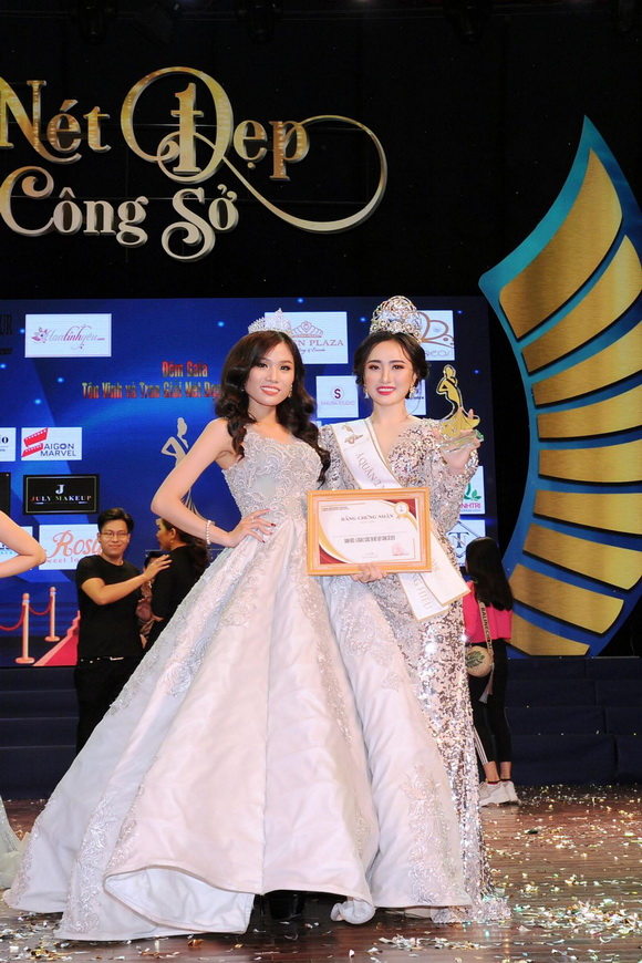 vo-hong-nhung-quang-quang-net-dep-cong-so-8-ngoisao.vn-w580-h870 2 Võ Hồng Nhung, Nét đẹp công sở 2018, sao việt