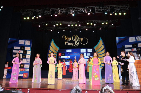 vo-hong-nhung-quang-quang-net-dep-cong-so-9-ngoisao.vn-w580-h386 1 Võ Hồng Nhung, Nét đẹp công sở 2018, sao việt