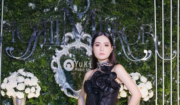 di-bang-2712-2-ngoisao.vn-w580-h339 6 Hanayuki, mỹ phẩm cao cấp, đoàn di băng, yuki makeup, vb universal