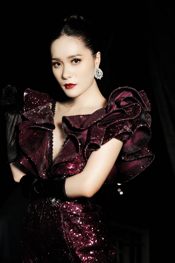 di-bang-2712-8-ngoisao.vn-w580-h870 0 Hanayuki, mỹ phẩm cao cấp, đoàn di băng, yuki makeup, vb universal