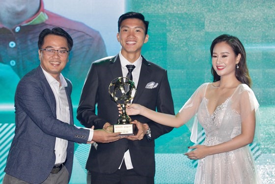  Cầu thủ trẻ nam xuất sắc nhất 2018, Đoàn Văn Hậu, gia cảnh cầu thủ