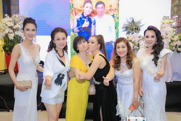 ntk-oanh-phan-91-2-ngoisao.vn-w580-h387 12 NTK Oanh Phan, sao việt, Hoàng My Collection