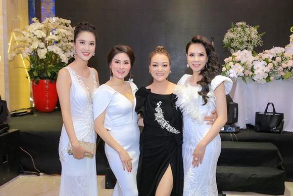 ntk-oanh-phan-91-6-ngoisao.vn-w580-h387 8 NTK Oanh Phan, sao việt, Hoàng My Collection