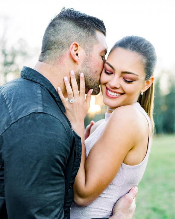 Tim Tebow,Demi-Leigh Nel-Peters,Hoa hậu Hoàn vũ 2017