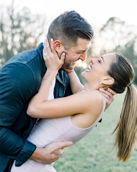 Tim Tebow,Demi-Leigh Nel-Peters,Hoa hậu Hoàn vũ 2017