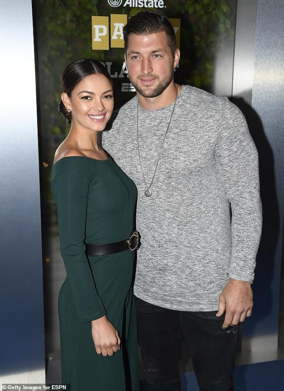 Tim Tebow,Demi-Leigh Nel-Peters,Hoa hậu Hoàn vũ 2017