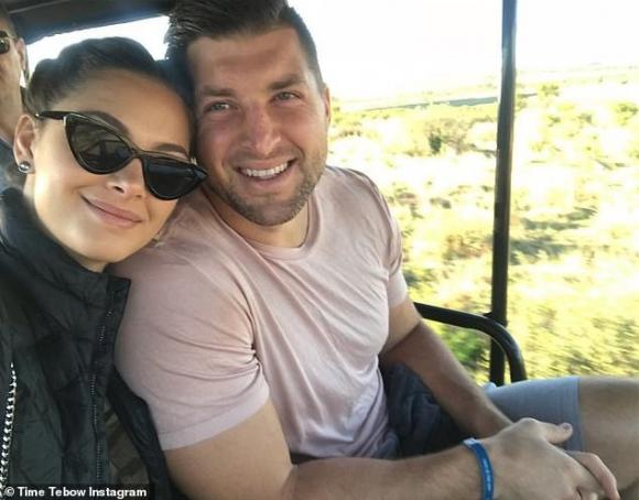 Tim Tebow,Demi-Leigh Nel-Peters,Hoa hậu Hoàn vũ 2017