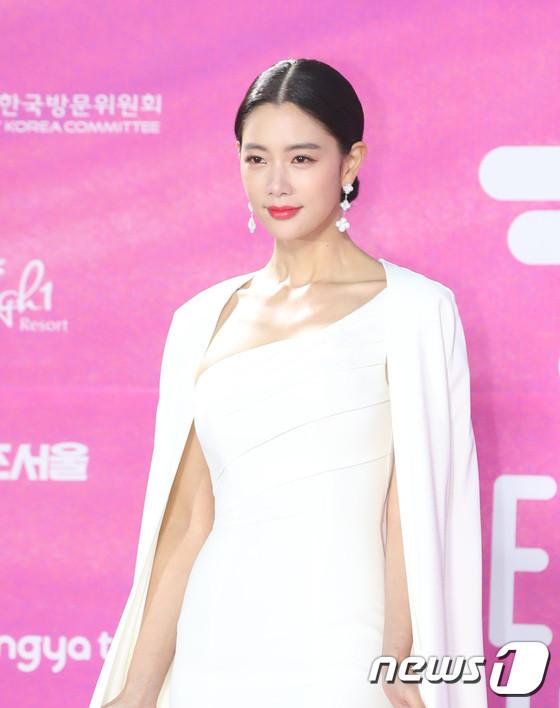 sao nữ vô danh, kim so hyun, clara, lễ trao giải seoul music awards 