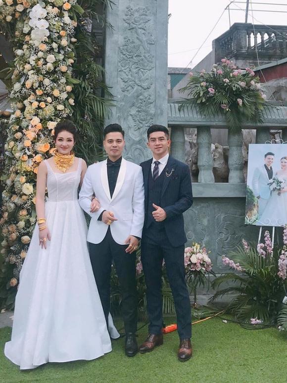 Đám cưới khủng ở Nam Định, Cô dâu vàng đeo trĩu cổ, Mạng xã hội