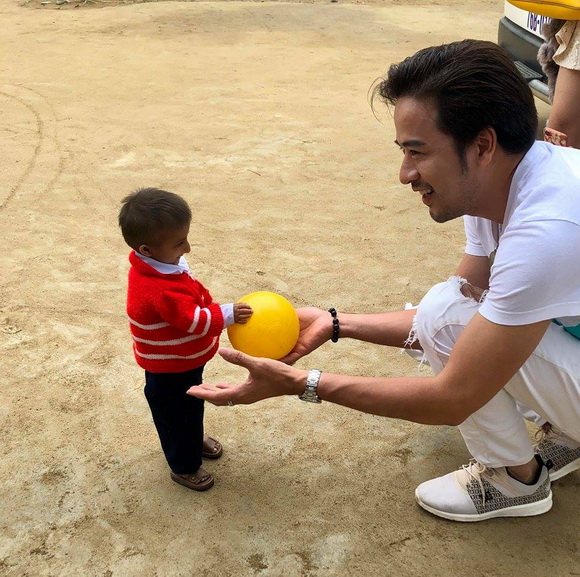 ao-moi-mua-xuan-2019-171-11-ngoisao.vn-w580-h577 8 Sao việt làm từ thiện, Đoàn Thanh Tài, Kavie Trần