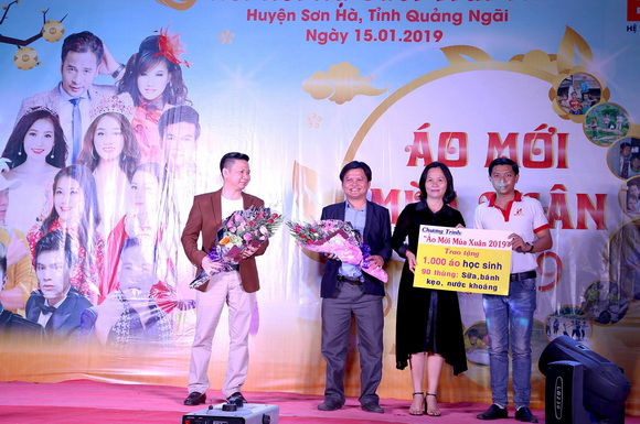 ao-moi-mua-xuan-2019-171-4-ngoisao.vn-w580-h385 15 Sao việt làm từ thiện, Đoàn Thanh Tài, Kavie Trần