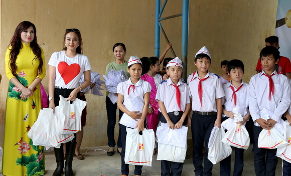 ao-moi-mua-xuan-2019-171-8-ngoisao.vn-w580-h351 11 Sao việt làm từ thiện, Đoàn Thanh Tài, Kavie Trần