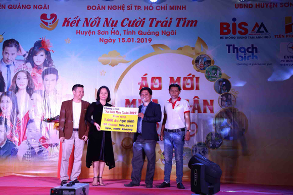 ao-moi-mua-xuan-2019-bo-sung-1-ngoisao.vn-w580-h387 1 Sao việt làm từ thiện, Đoàn Thanh Tài, Kavie Trần