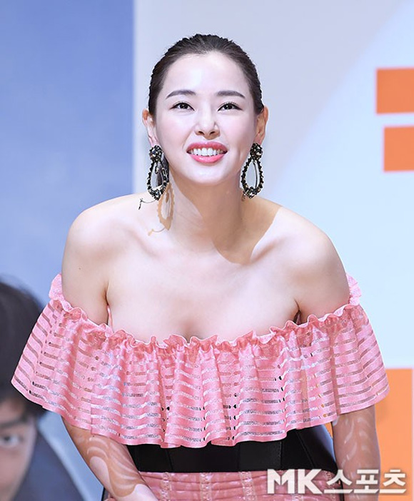 hoa hậu Hàn, Honey Lee, Extreme Job