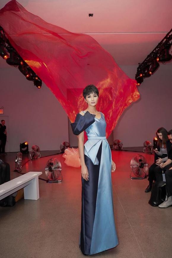 H'Hen Niê,Catriona Gray,hoa hậu hoàn vũ 2018,  Tuần lễ thời trang New York 2019